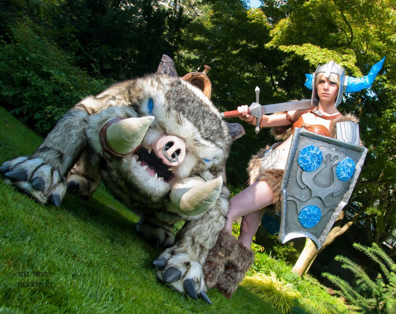 Illustration for article titled League of Legends Cosplay That's so Good it Doesn't Look Human